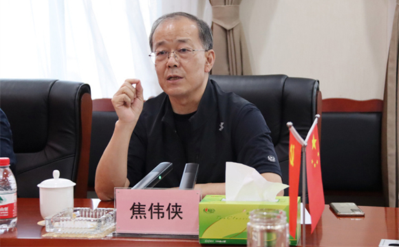四川省委省政府決策咨詢委員會、西財智庫領(lǐng)導(dǎo)專家蒞臨四川棉麻集團(tuán)指導(dǎo)工作