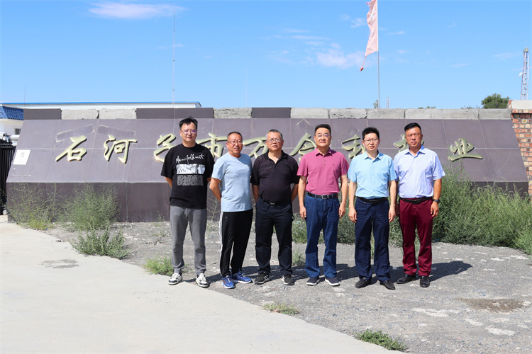 省供銷社黨組副書記、監(jiān)事會(huì)主任張強(qiáng)調(diào)研集團(tuán)公司在疆合作企業(yè)