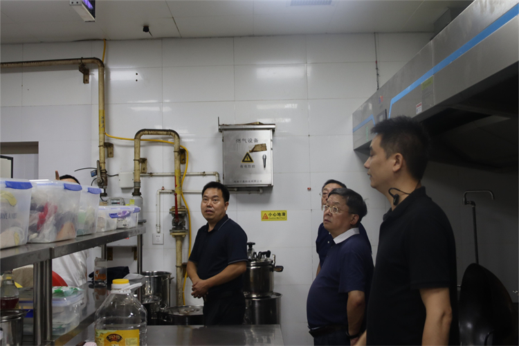 省供銷社黨組成員、理事會(huì)副主任向偉益帶隊(duì)檢查指導(dǎo)棉麻集團(tuán)安全生產(chǎn)工作