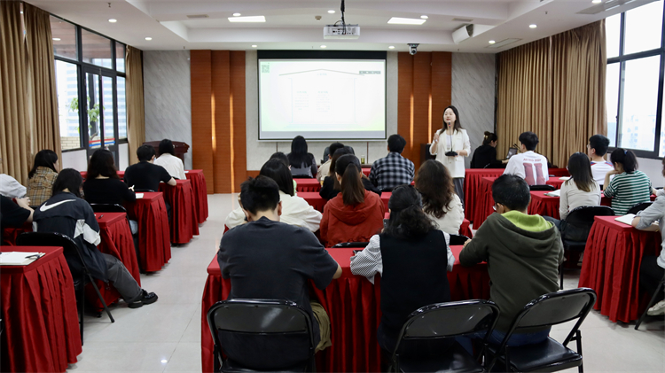 集團(tuán)公司組織開展棉麻大講堂第1期—企業(yè)合同風(fēng)險(xiǎn)防范培訓(xùn)會
